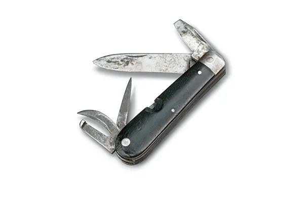 Picture of an original Swiss Army Knife 