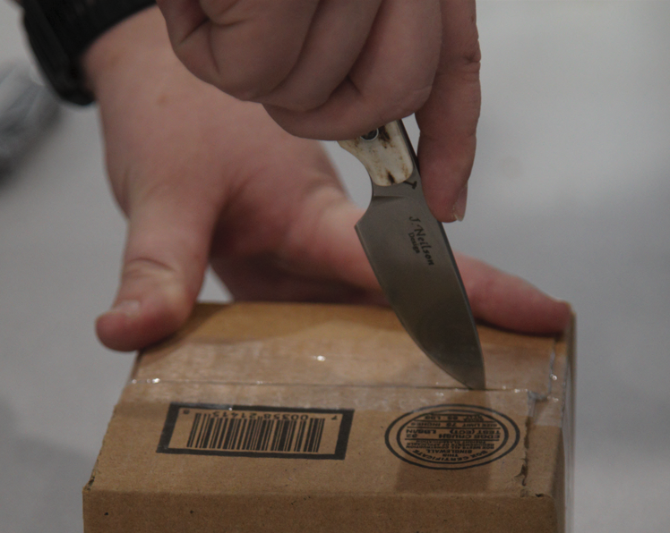 knife-cutting-box