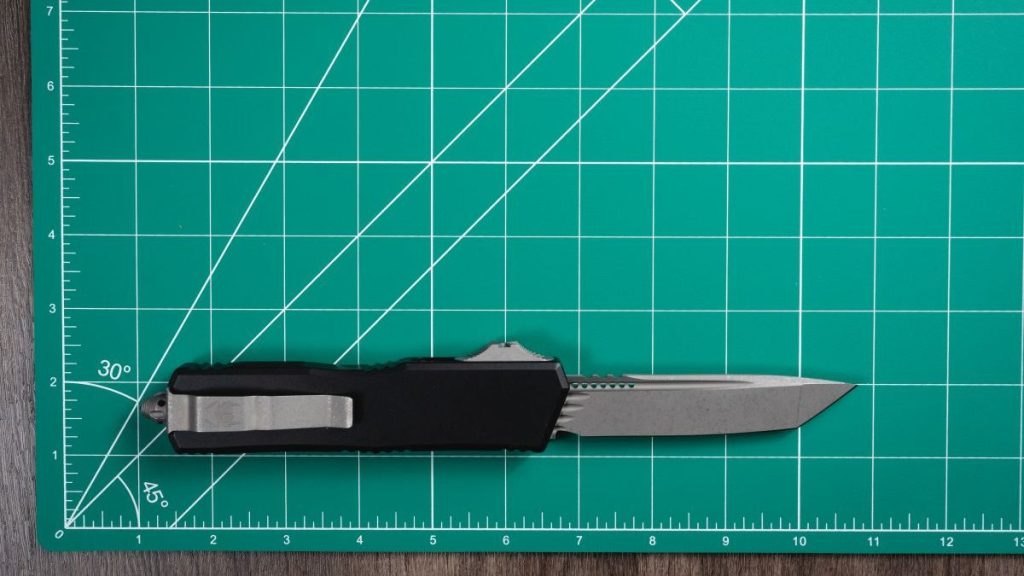 Microtech Scarab II on green mat