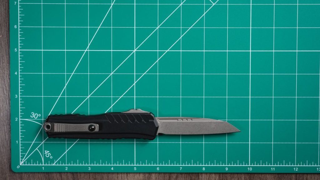 Microtech Cypher II on green mat